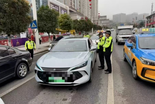 亏大了!顺风车线下交易被查,车费全额退还,司机被罚7000元